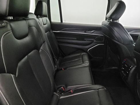 Used 2022 Jeep Grand Cherokee L Limited image 19