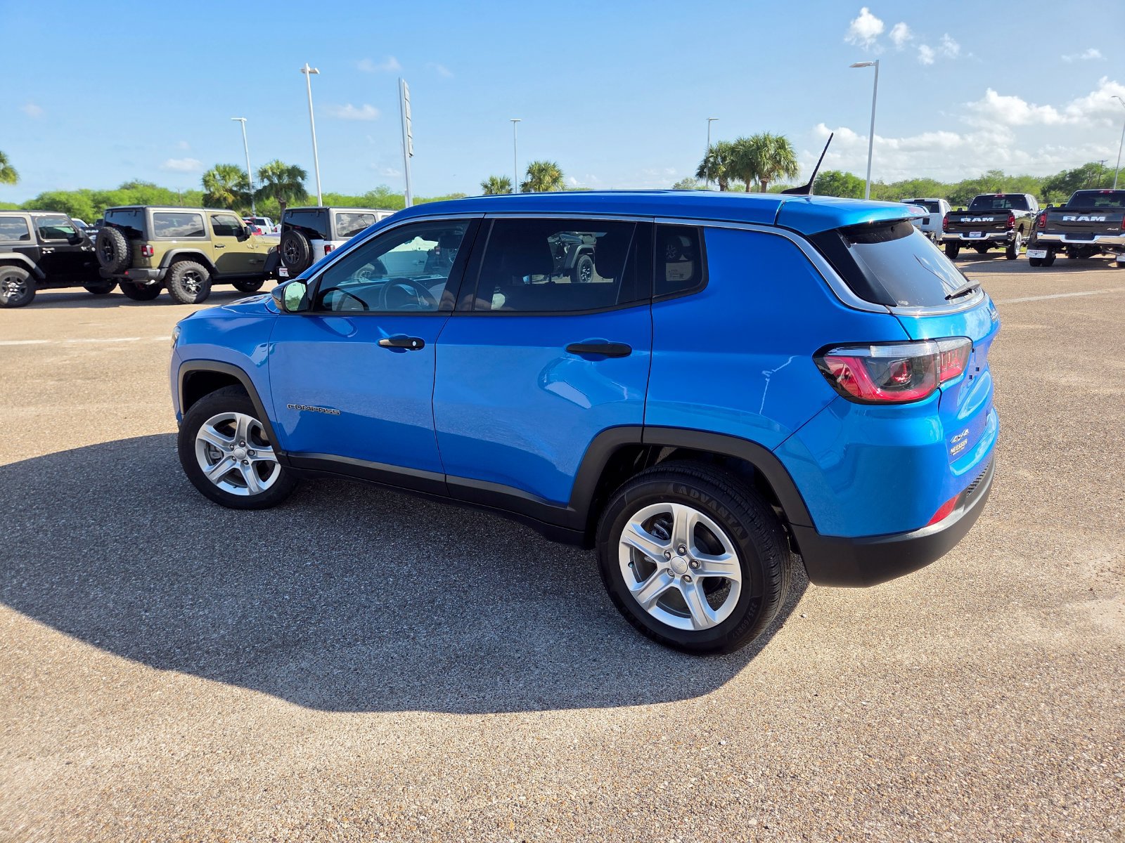 Used 2023 Jeep Compass Sport AWD/4WD image 5