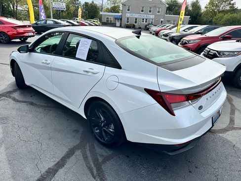 Used 2023 Hyundai Elantra SEL w/ Cargo Package image 4