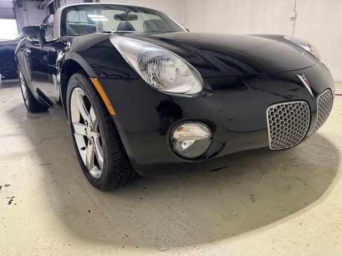 Used 2006 Pontiac Solstice Convertible w/ Premium Package RWD image 10