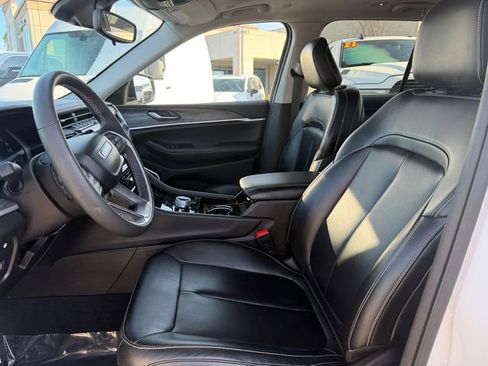 Used 2023 Jeep Grand Cherokee 4WD 4xe image 12