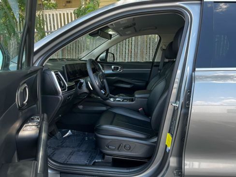 Used 2025 Kia Sorento EX AWD/4WD image 3