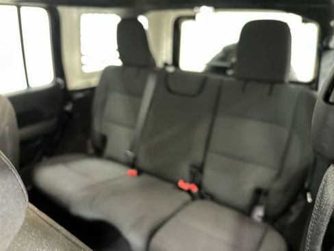 Used 2020 Jeep Wrangler Unlimited Sahara image 25