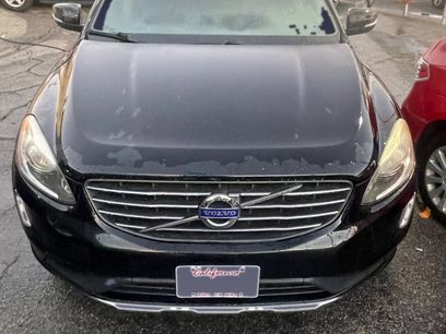 Used 2015 Volvo XC60 T5 Premier w/ Proximity Package