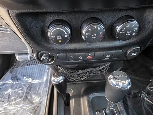 Used 2012 Jeep Wrangler Sahara image 22