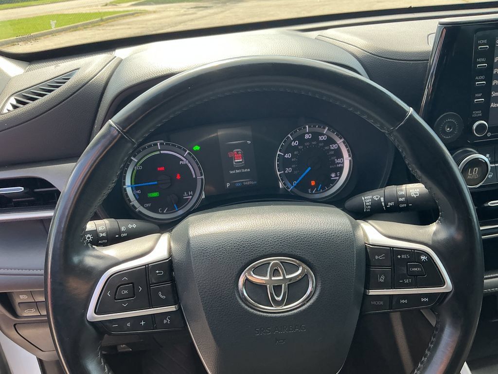 Used 2022 Toyota Highlander LE AWD/4WD image 25