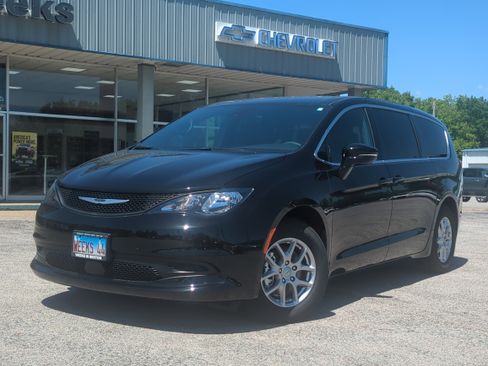 Used 2026 Chrysler Voyager LX FWD image 1