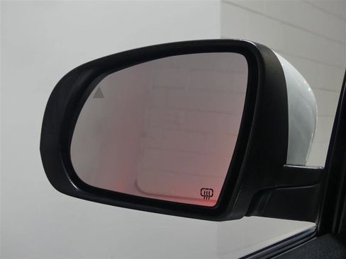 Used 2019 Jeep Cherokee Limited image 14