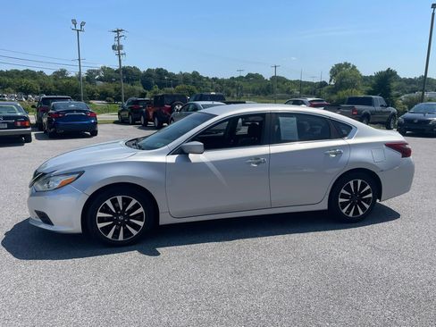 Used 2018 Nissan Altima 2.5 SV FWD image 5