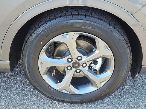 Certified 2024 Ford Escape ST-Line image 7