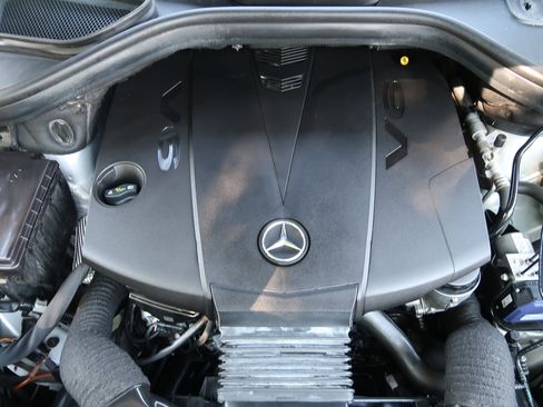 Used 2014 Mercedes-Benz GL 350 BlueTEC 4MATIC image 46