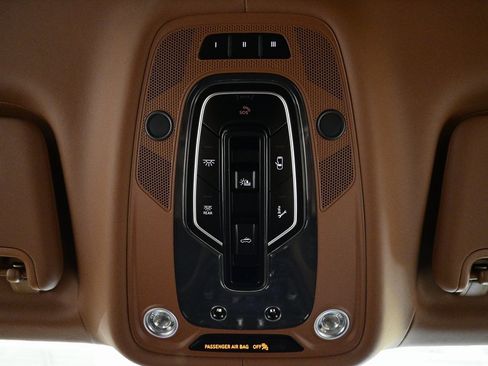 Used 2019 Bentley Bentayga image 18