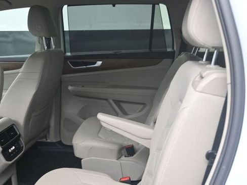Used 2024 Volkswagen Atlas SE FWD image 17