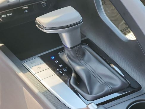 Used 2024 Hyundai Elantra SEL FWD image 21