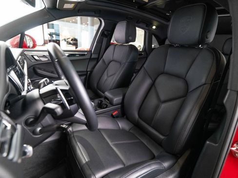 Certified 2026 Porsche Macan AWD/4WD image 5