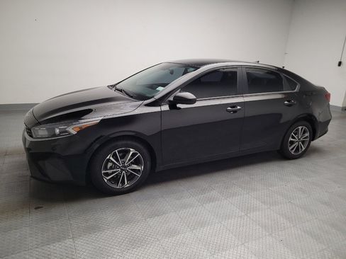 Used 2022 Kia Forte LXS FWD image 2