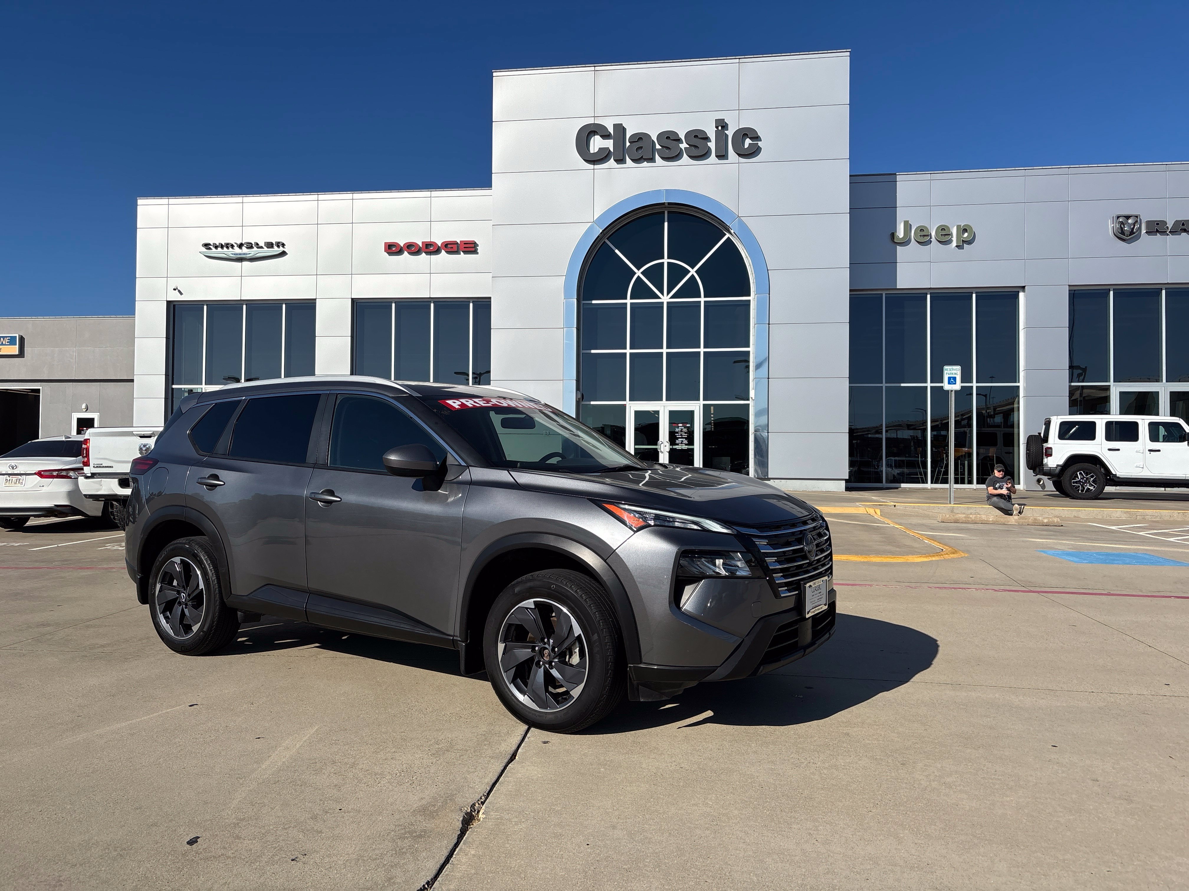 Used 2024 Nissan Rogue SV w/ SV Premium Package FWD image 1