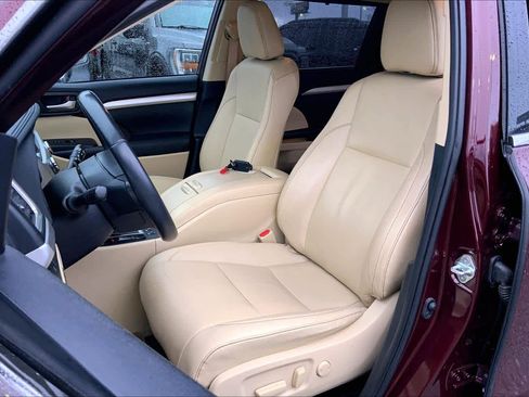 Used 2019 Toyota Highlander XLE image 7