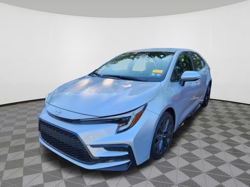Used 2024 Toyota Corolla SE FWD image 2