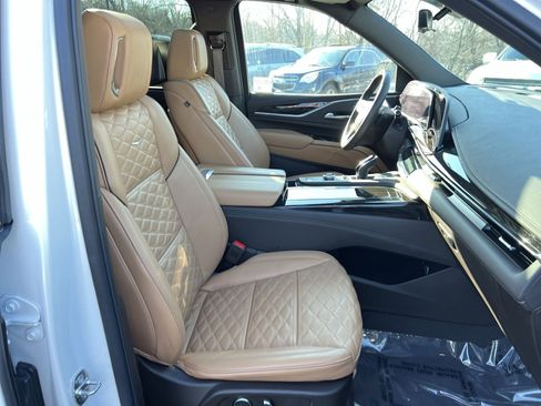 Used 2023 Cadillac Escalade ESV Sport w/ Touring Package image 27