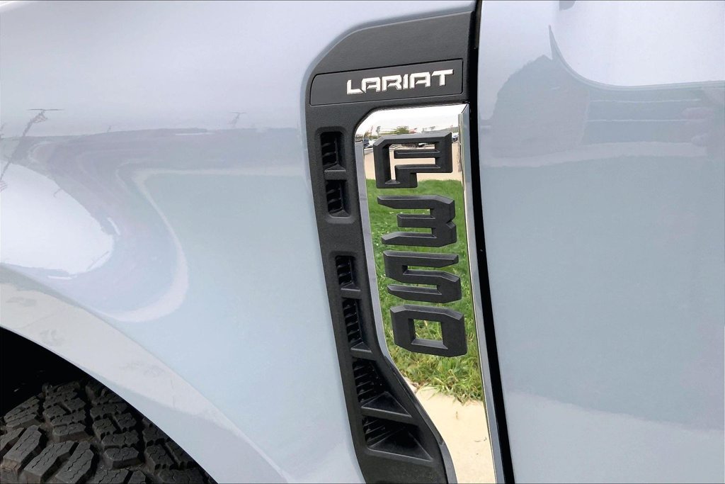 Used 2026 Ford F350 Lariat w/ Tremor Off-Road Package AWD/4WD image 4