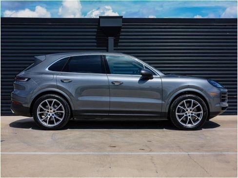 New 2025 Porsche Cayenne image 8