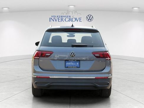 Certified 2022 Volkswagen Tiguan SE w/ Panoramic Sunroof Package AWD/4WD image 6