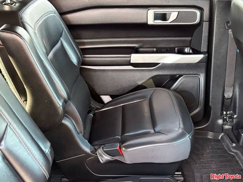 Used 2021 Ford Explorer XLT w/ Equipment Group 202A AWD/4WD image 14