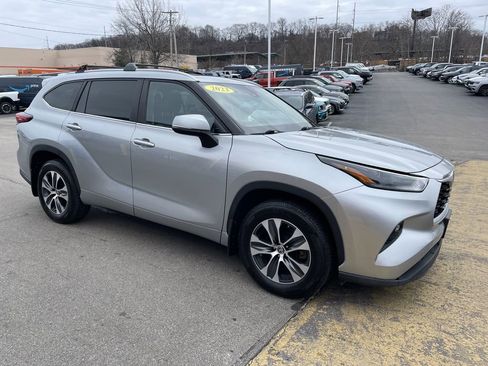 Used 2023 Toyota Highlander XLE image 6
