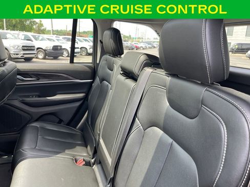 Used 2024 Jeep Grand Cherokee Limited w/ Black Appearance Package AWD/4WD image 13