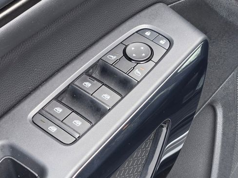 Used 2025 Nissan Pathfinder SV AWD/4WD image 23