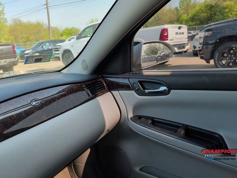 Used 2016 Chevrolet Impala LT FWD image 19