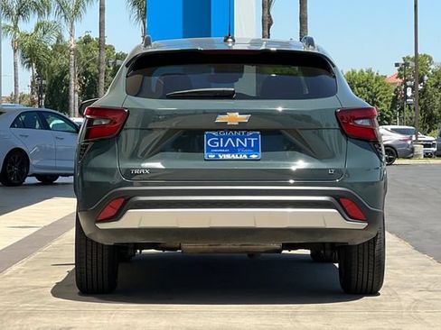 Used 2025 Chevrolet Trax LT FWD image 5