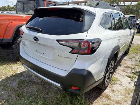 Used 2023 Subaru Outback Limited AWD/4WD image 10