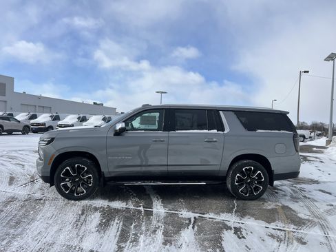 New 2026 Chevrolet Suburban Premier image 2