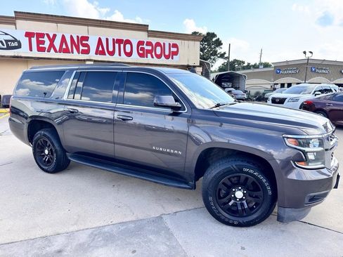 Used 2018 Chevrolet Suburban LT RWD image 2