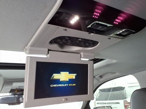 Used 2018 Chevrolet Suburban LT w/ LT Signature Package image 14