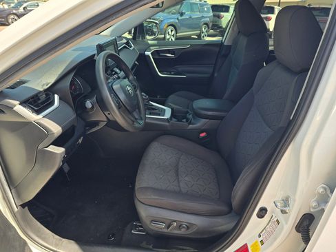 Used 2020 Toyota RAV4 XLE w/ Convenience Package FWD image 12
