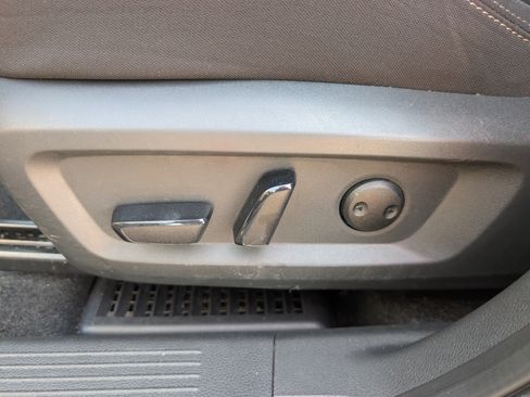Used 2024 Nissan Rogue SV AWD/4WD image 16