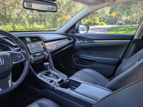 Used 2017 Honda Civic Touring image 11