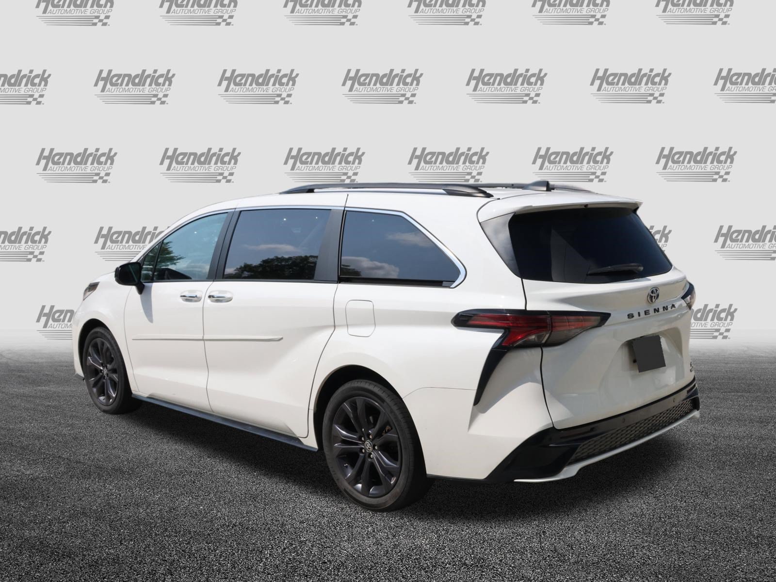 Used 2023 Toyota Sienna XSE w/ XSE Plus Package FWD image 7