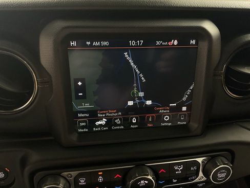 Used 2021 Jeep Wrangler Unlimited Sahara image 3