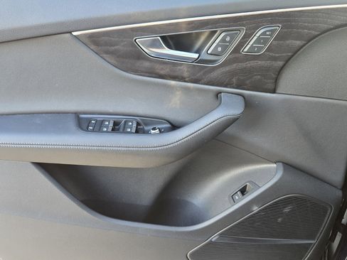 Used 2023 Audi Q7 3.0T Prestige image 32