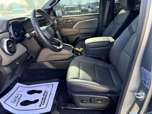 Used 2025 Chevrolet Colorado ZR2 w/ Technology Package image 15