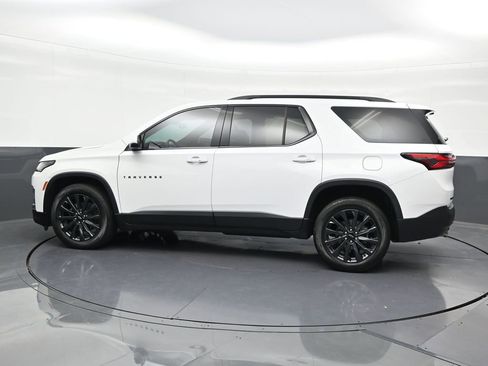 Used 2023 Chevrolet Traverse RS image 2