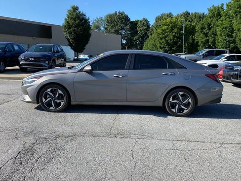 Used 2023 Hyundai Elantra SEL w/ Convenience Package FWD image 4
