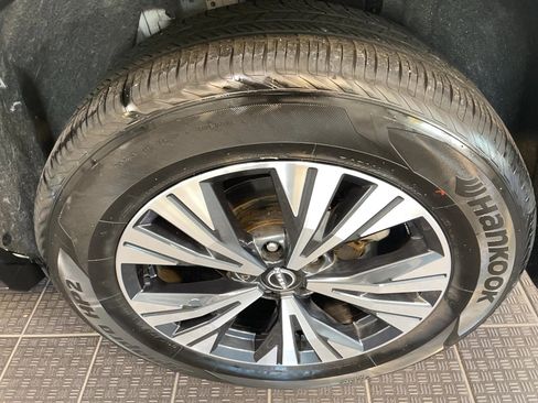 Certified 2023 Nissan Rogue SV image 9