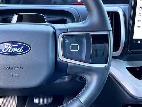 Used 2025 Ford Expedition Active AWD/4WD image 19