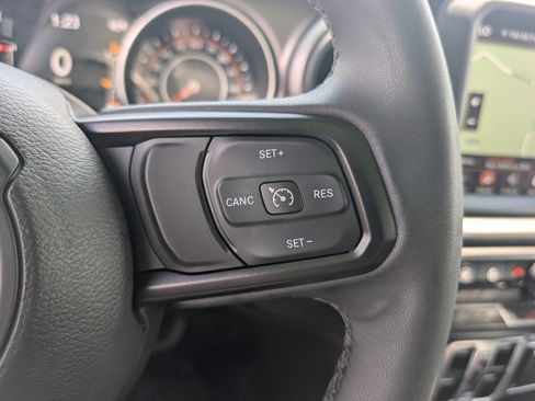 Used 2023 Jeep Gladiator Sport AWD/4WD image 21