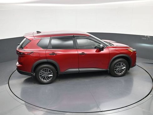 Used 2025 Nissan Rogue S FWD image 34